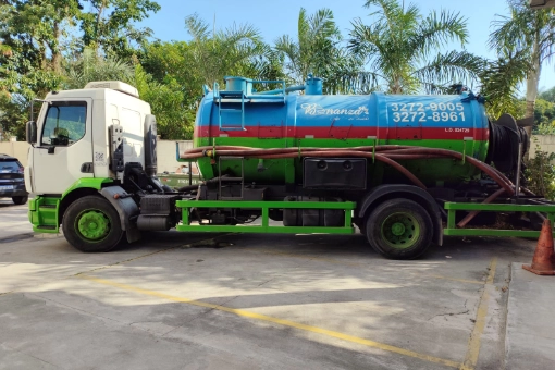 Desentupimento com Caminhão Sewer-Jet // Desentupidora RJ